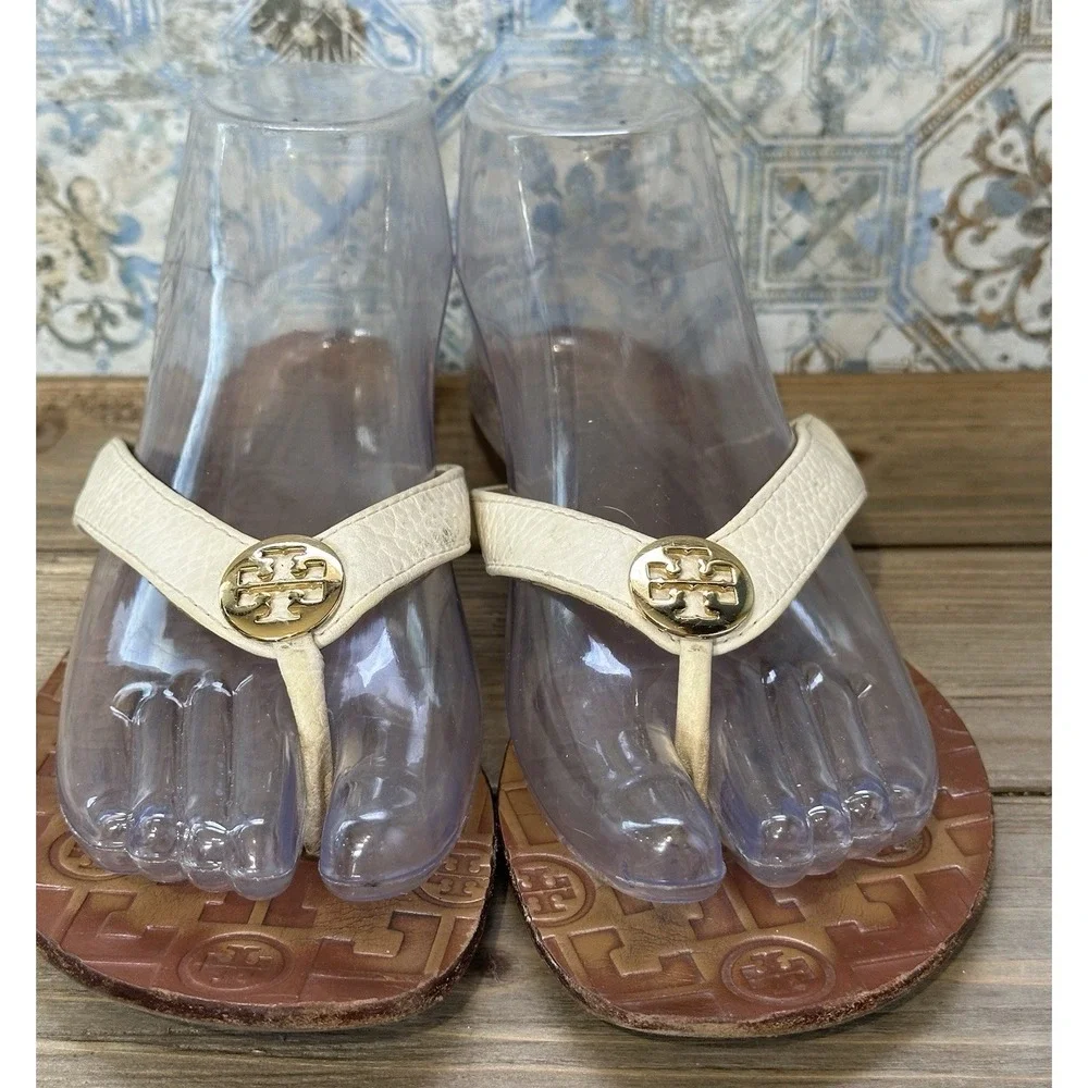 Tory Burch Thora Thong Sandals Beige Leather Gold Logo Size 8 Women's